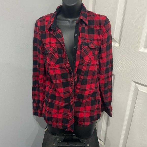 sold🚫 Women’s slim fit flannel - Picture 2 of 4